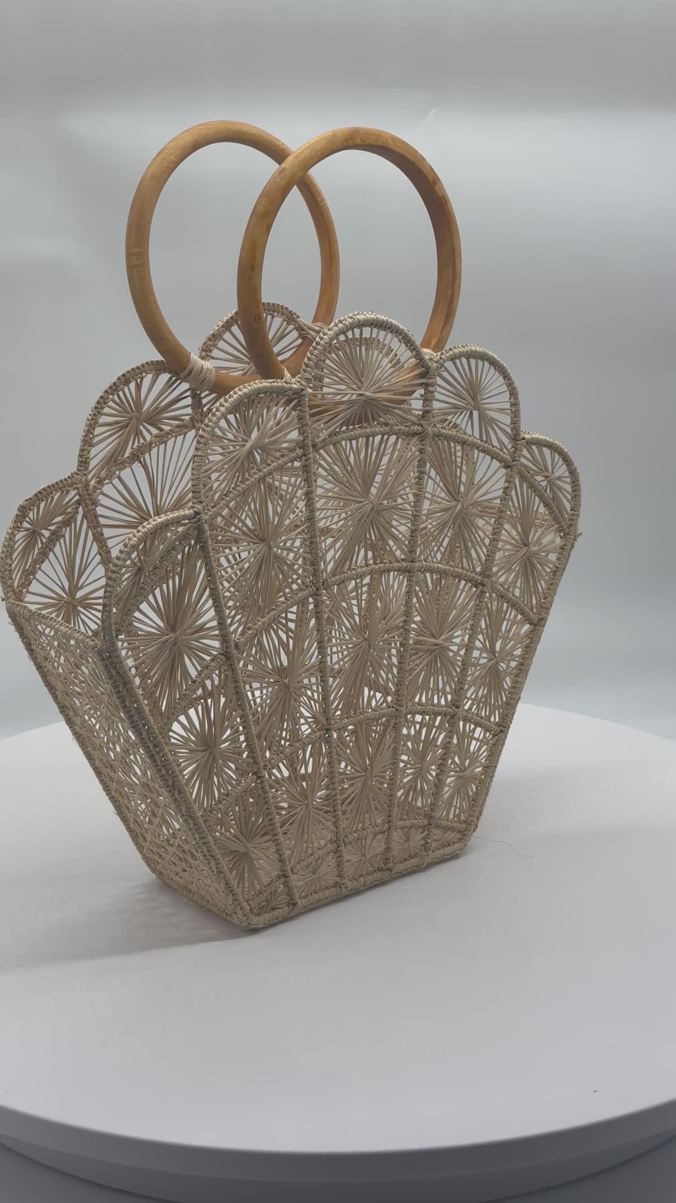 Straw Woven Handmade Sustainable Recycle Iraca Palm Shell Bag